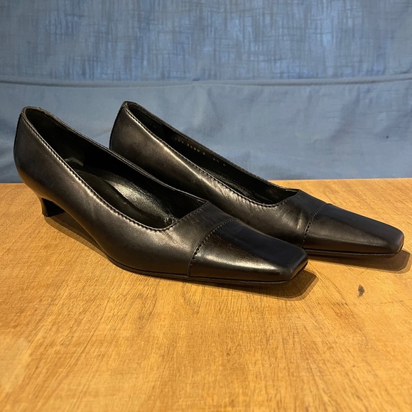 VINTAGE GUCCI LEATHER SHOES SIZE 8 1/2B - Picture 4 of 11